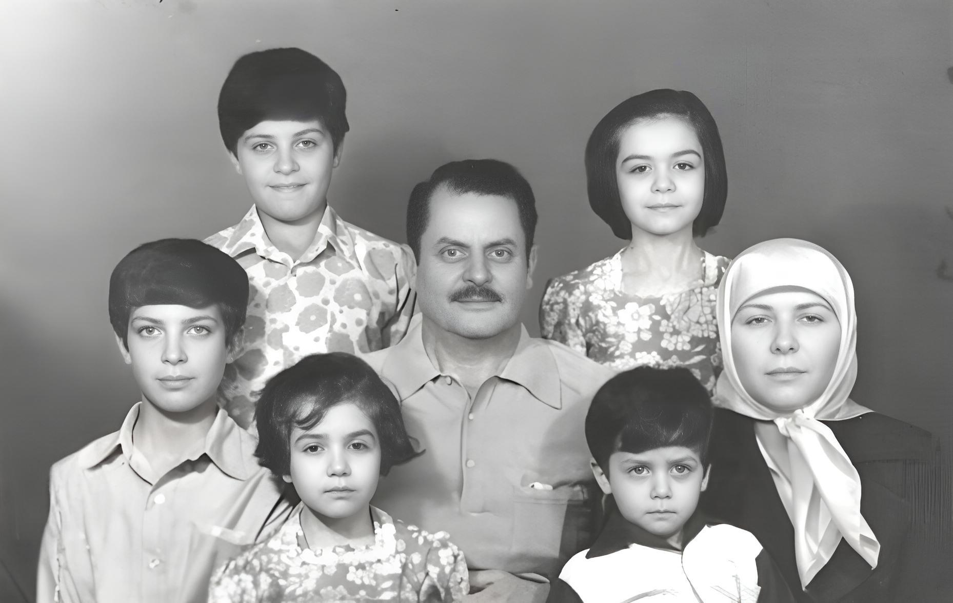عائلة محمد برو مع والديه واخوته