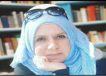 عبير النحاس.. الحمصيّة التي جمعت الحرف بالريشة وصاغت من الألم أدباً يضيء