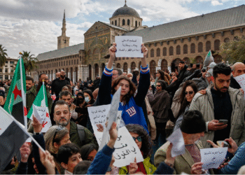 أحمد الشرع في حقل الألغام: كيف يوفق بين “أدلجة” المجتمع وطموحات سوريا 2025؟