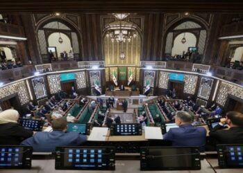 قاعة برلمانية رمزية تجسد مجلس الشعب الانتقالي وبداية المرحلة السياسية الجديدة في سوريا
