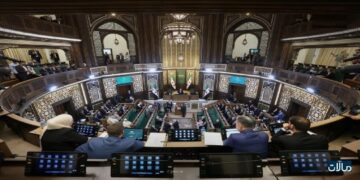 قاعة برلمانية رمزية تجسد مجلس الشعب الانتقالي وبداية المرحلة السياسية الجديدة في سوريا